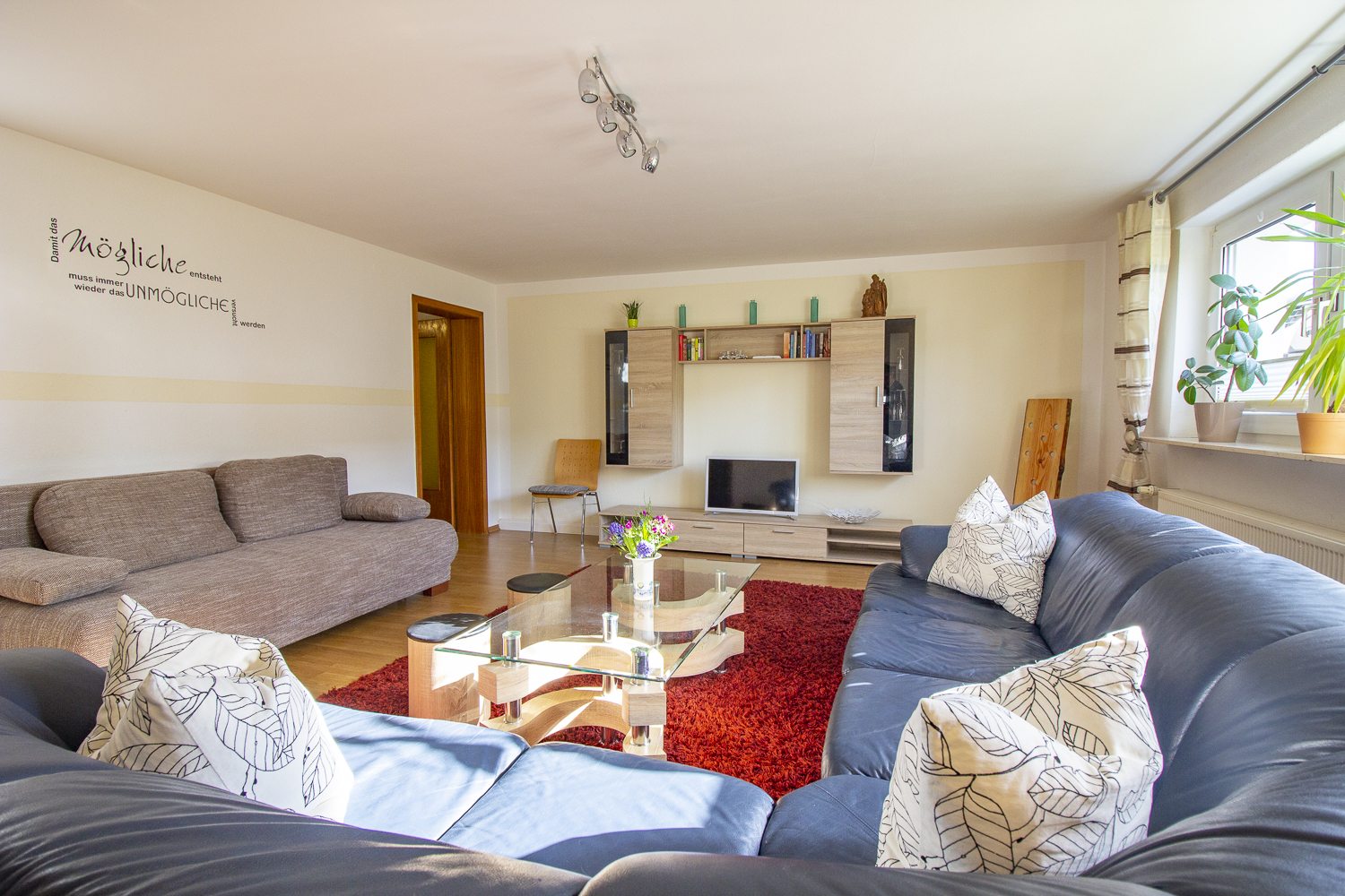 Geräumiges Wohnzimmer Weißburgunder