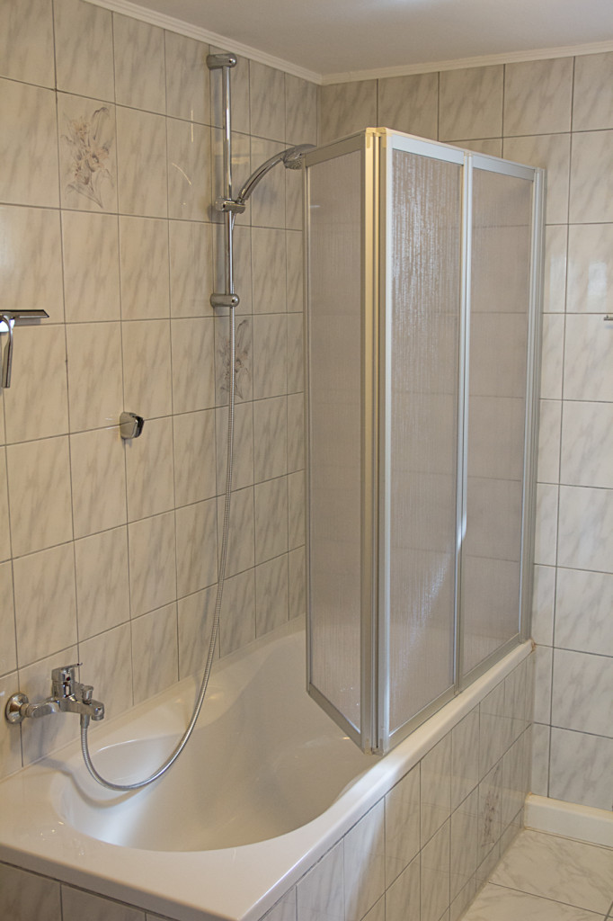 Ferienwohnung in Bensheim - Familie Guth - Bad Badezimmer - Ferienwohnung in Bensheim